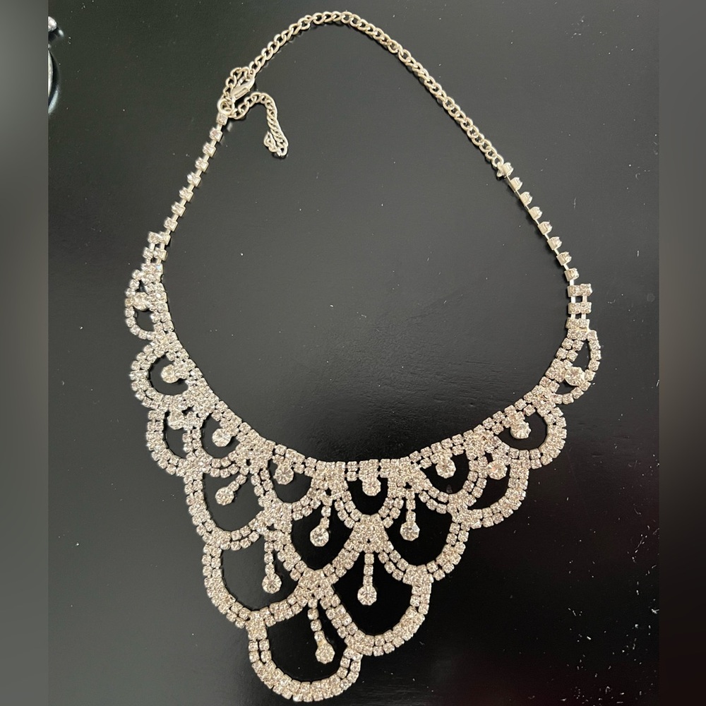 Elegant Silver Tone Necklace
